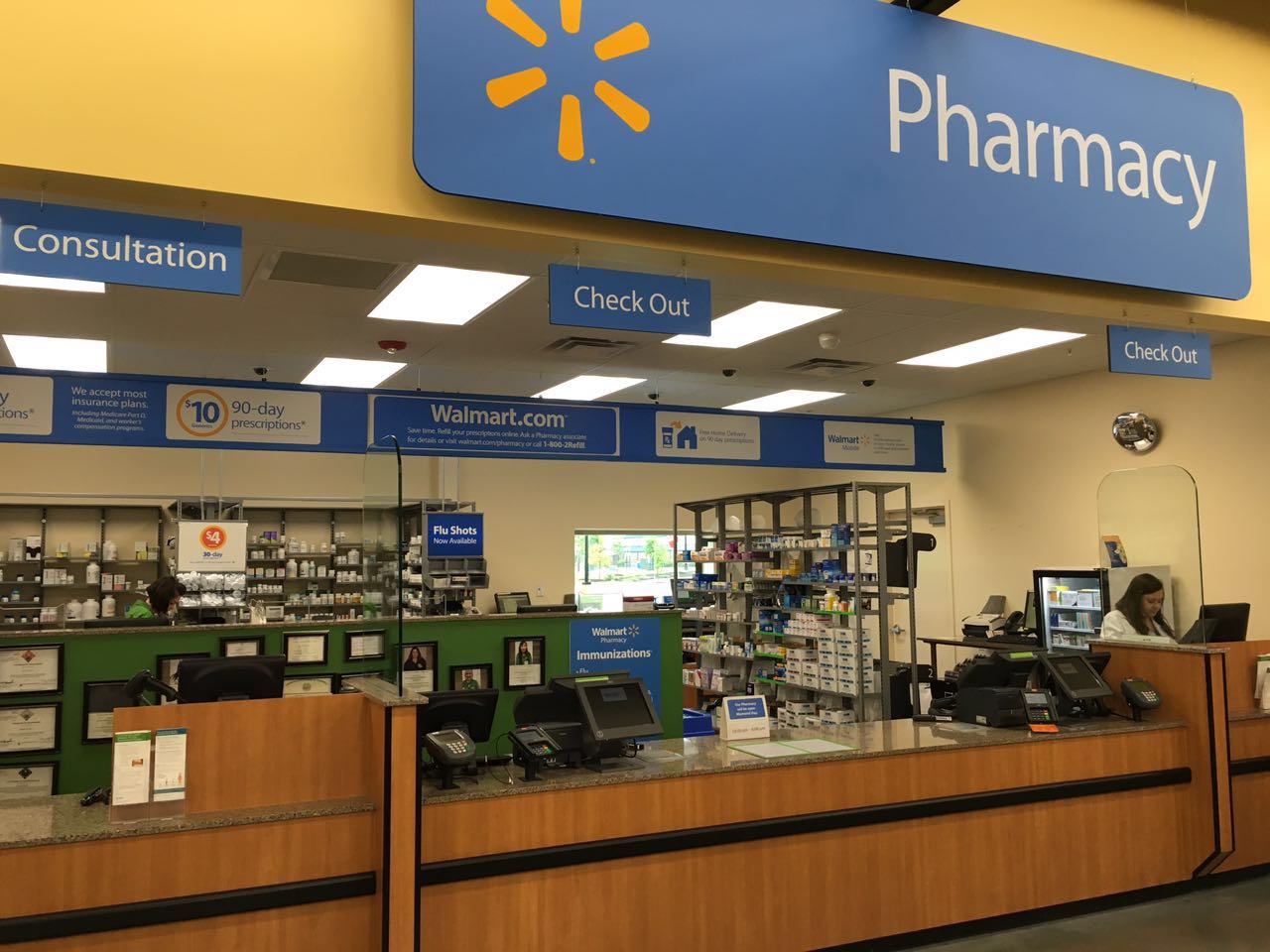 沃尔玛全球股东大会巡店直播美国沃尔玛店内有花园银行和药房