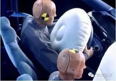 安全气囊真的能保命吗？这些你得知道...