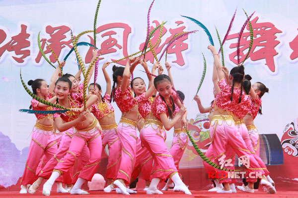 雨花亭小学:第十届校园艺术节庆建校70周年