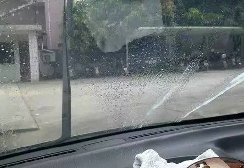 雨刮器越刮越不干净？其实是你不会用...