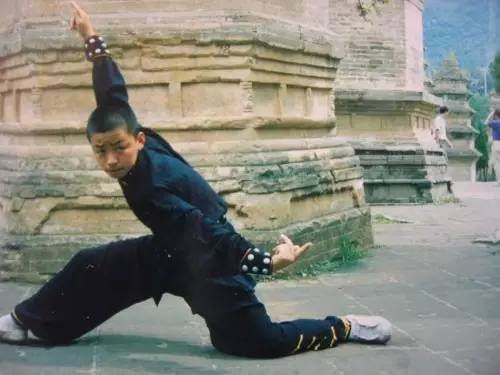 “傻根儿”从种地到买豪车娶校花 做了啥？