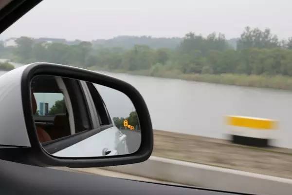 国外淘汰，国内却视如珍宝的6个汽车配置！