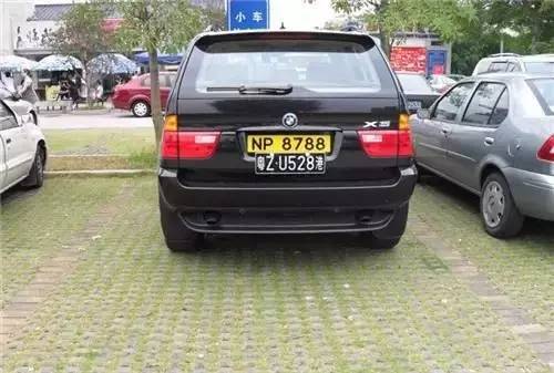 为什么黑牌照的车碰不得？看见躲着走！