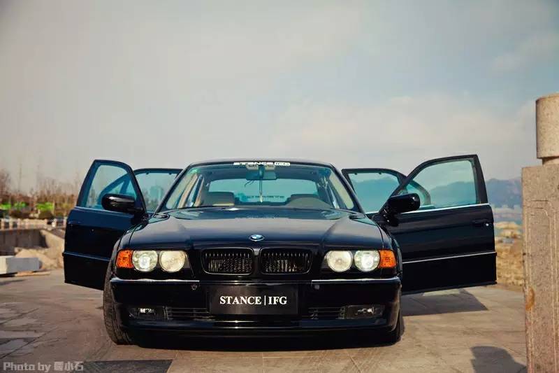 拥有一部老宝马 品味改装车从容之美