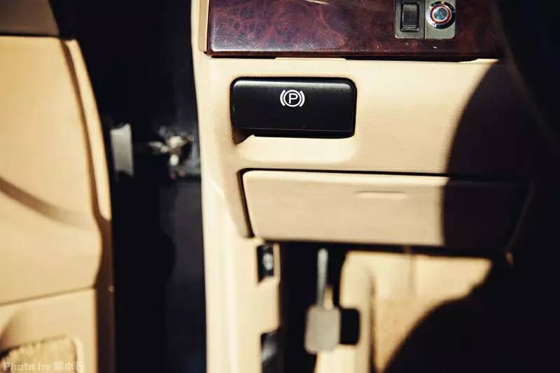 拥有一部老宝马 品味改装车从容之美