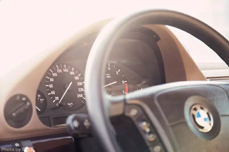 拥有一部老宝马 品味改装车从容之美