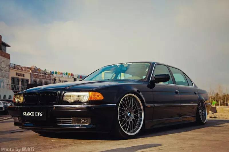 拥有一部老宝马 品味改装车从容之美