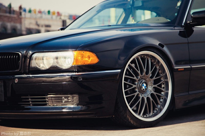 拥有一部老宝马 品味改装车从容之美