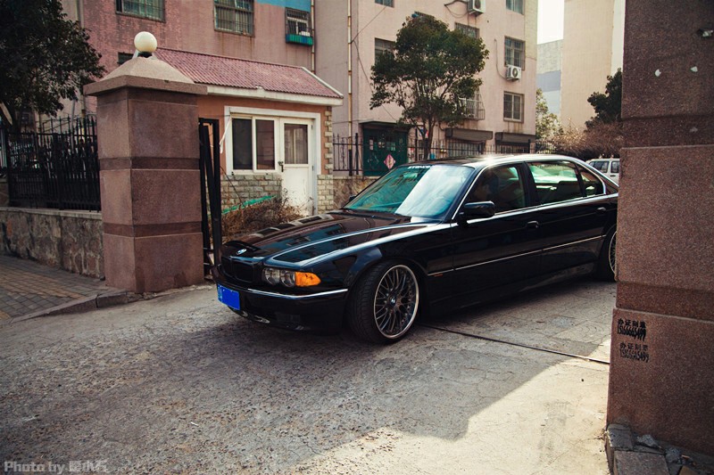 拥有一部老宝马 品味改装车从容之美
