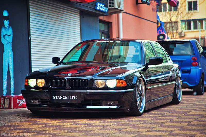 拥有一部老宝马 品味改装车从容之美