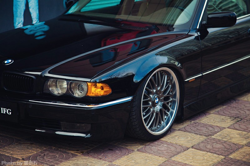 拥有一部老宝马 品味改装车从容之美