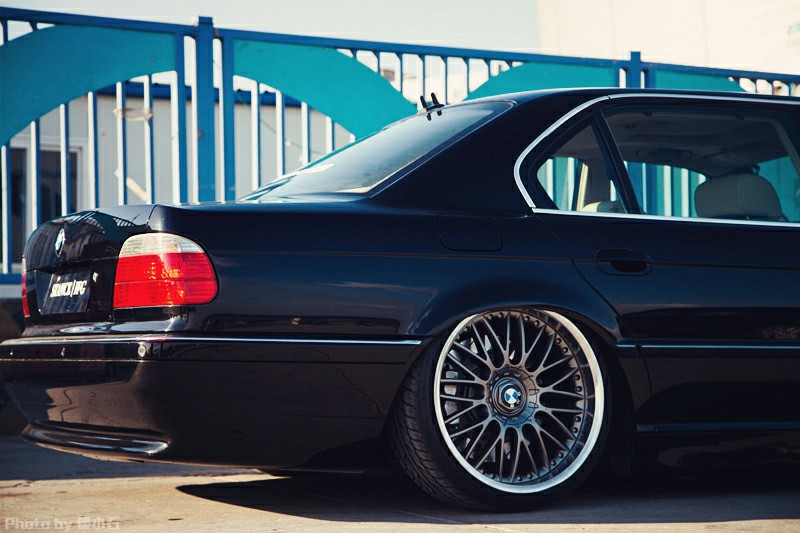 拥有一部老宝马 品味改装车从容之美