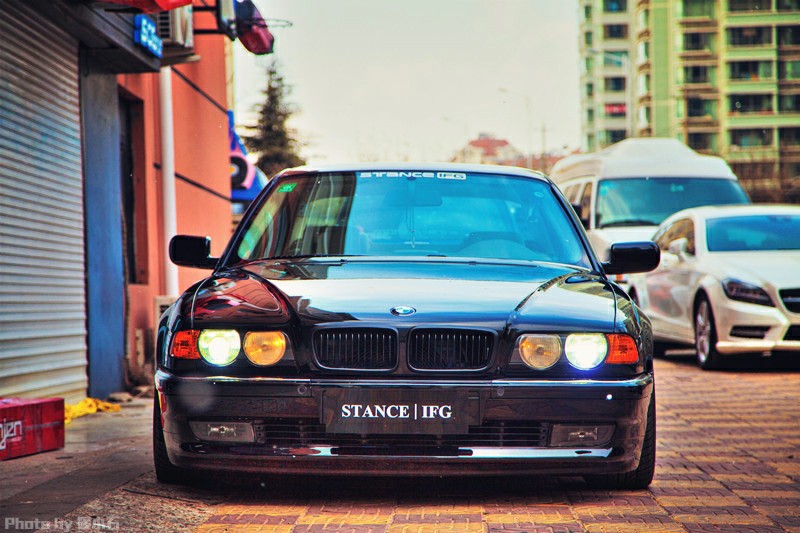 拥有一部老宝马 品味改装车从容之美