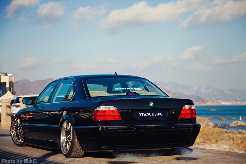 拥有一部老宝马 品味改装车从容之美