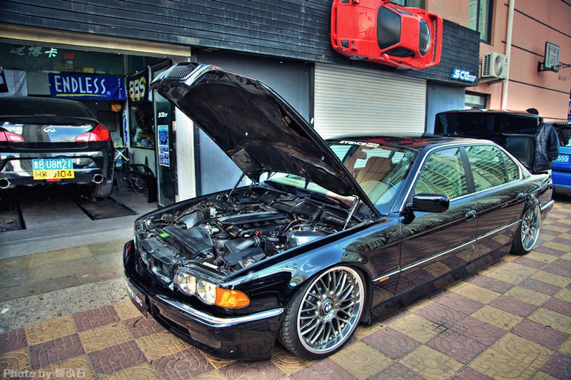 拥有一部老宝马 品味改装车从容之美