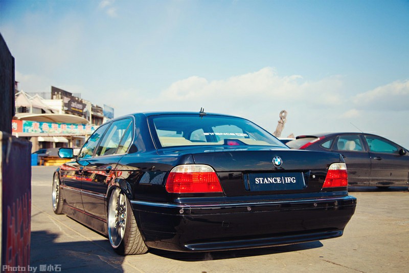拥有一部老宝马 品味改装车从容之美