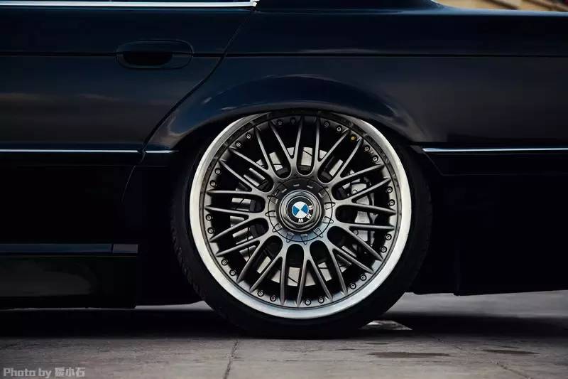 拥有一部老宝马 品味改装车从容之美