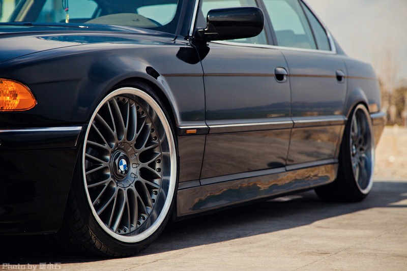 拥有一部老宝马 品味改装车从容之美