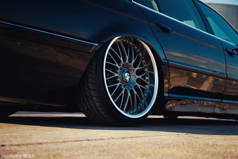 拥有一部老宝马 品味改装车从容之美