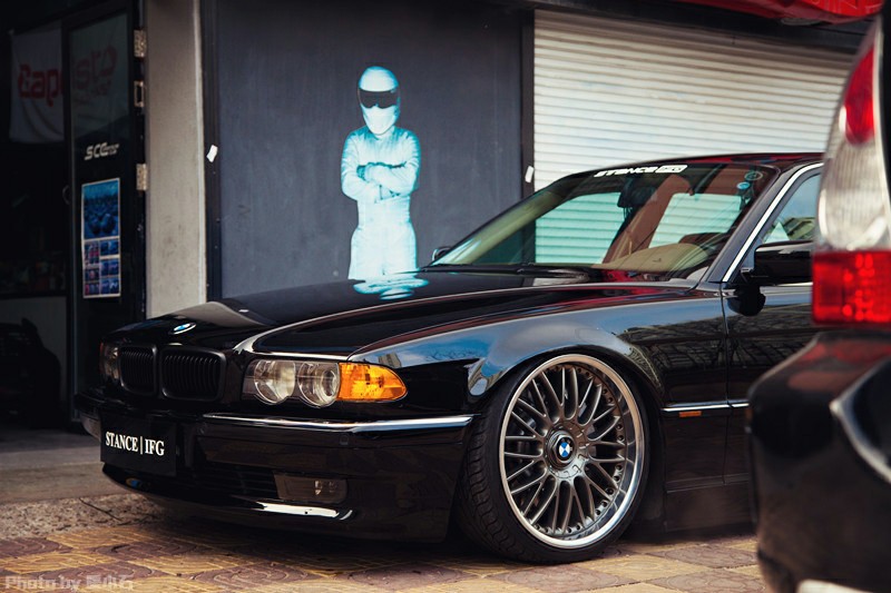 拥有一部老宝马 品味改装车从容之美