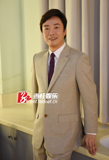 节目里讲笑话的集锦成为网络爆红的段子手,费玉清2015到2016年在内地