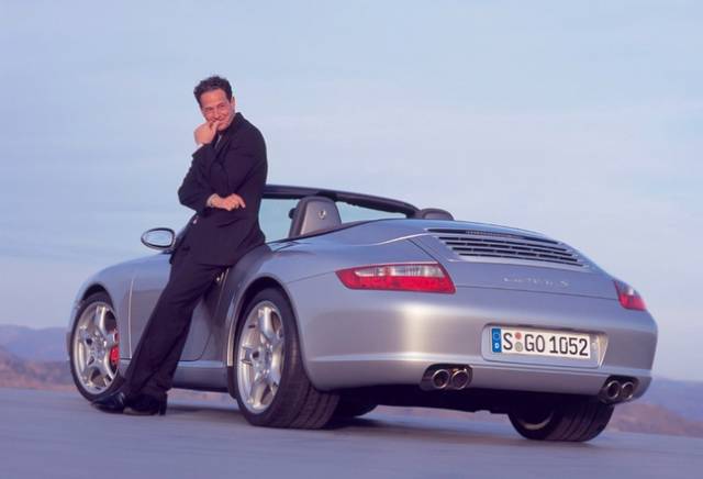 【男人必看】女人心中男人最帅的开车姿势