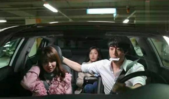 【男人必看】女人心中男人最帅的开车姿势