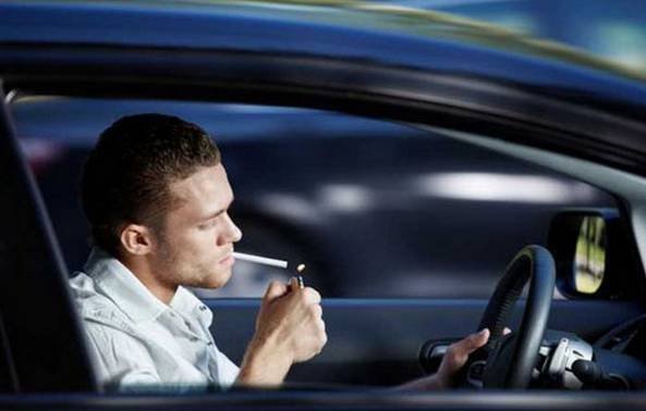 【男人必看】女人心中男人最帅的开车姿势