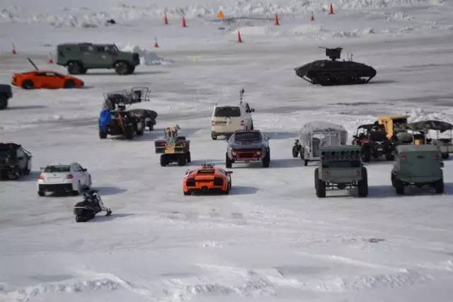 能在马路上这么任性飚车的也只有他们了！