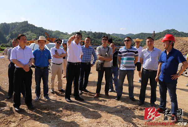 粟汇华)6月5日,湖南省通道县委副书记,县长赵旭东带领县住建局,国土局