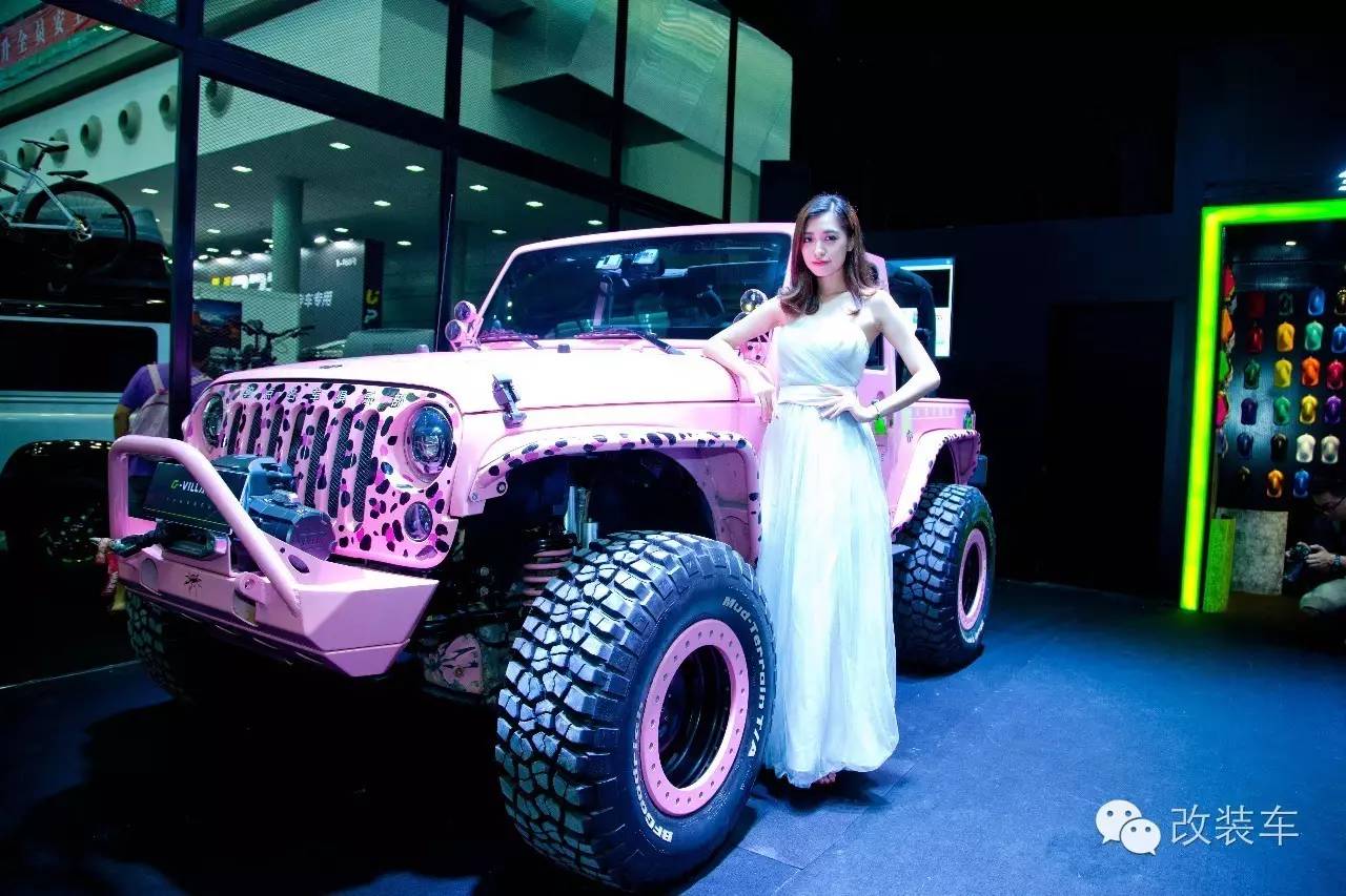 粉色豹纹控 这部牧马人改得有点骚！