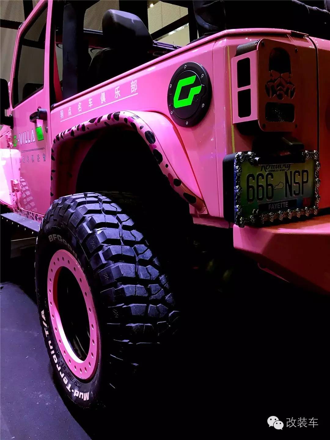 粉色豹纹控 这部牧马人改得有点骚！