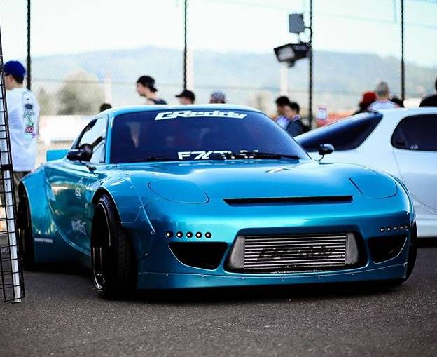 窒息之美 马自达RX-7改装火箭兔宽体套件