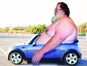 怎么选？紧凑级高配or中级车低配？