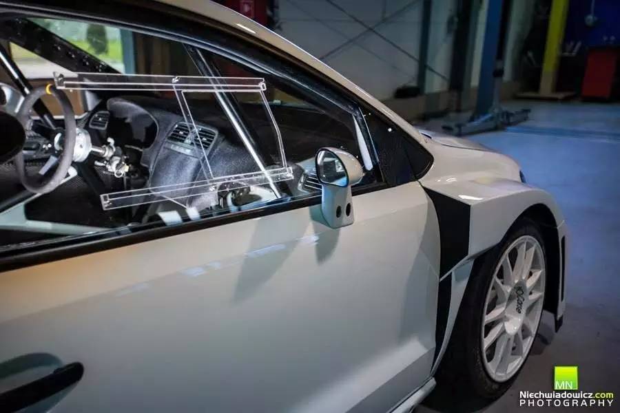 昨天我开三菱EVO输给了大众菠萝！