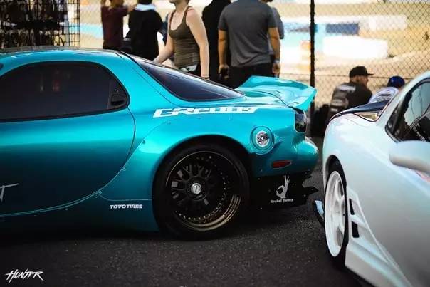 窒息之美 马自达RX-7改装火箭兔宽体套件