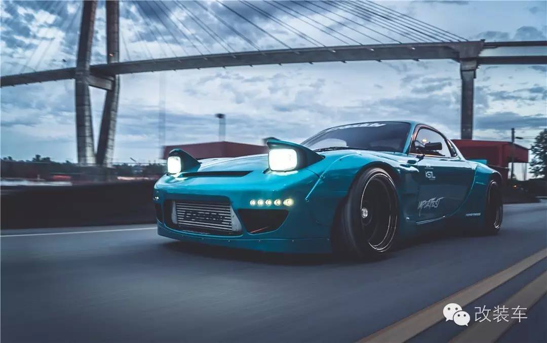 窒息之美 马自达RX-7改装火箭兔宽体套件