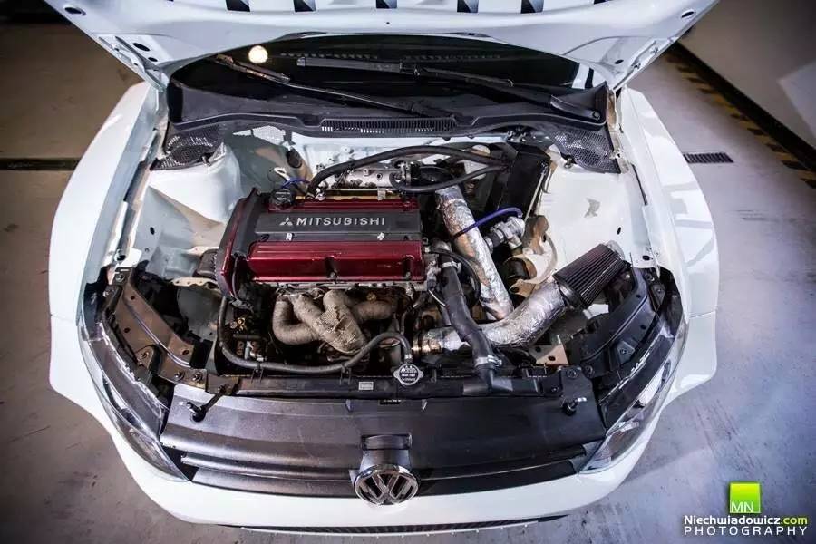 昨天我开三菱EVO输给了大众菠萝！