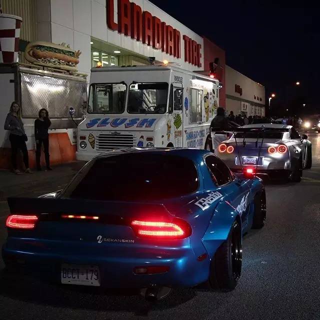 窒息之美 马自达RX-7改装火箭兔宽体套件