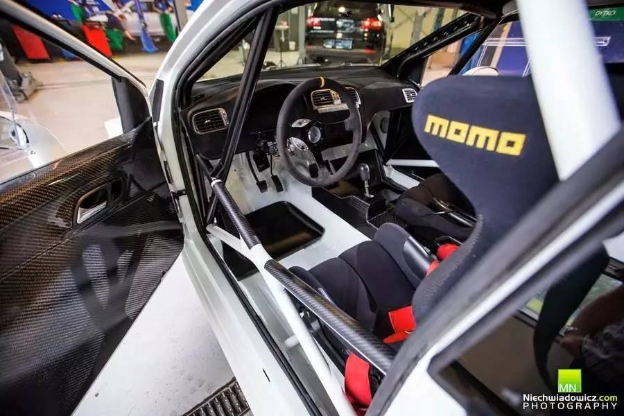 昨天我开三菱EVO输给了大众菠萝！