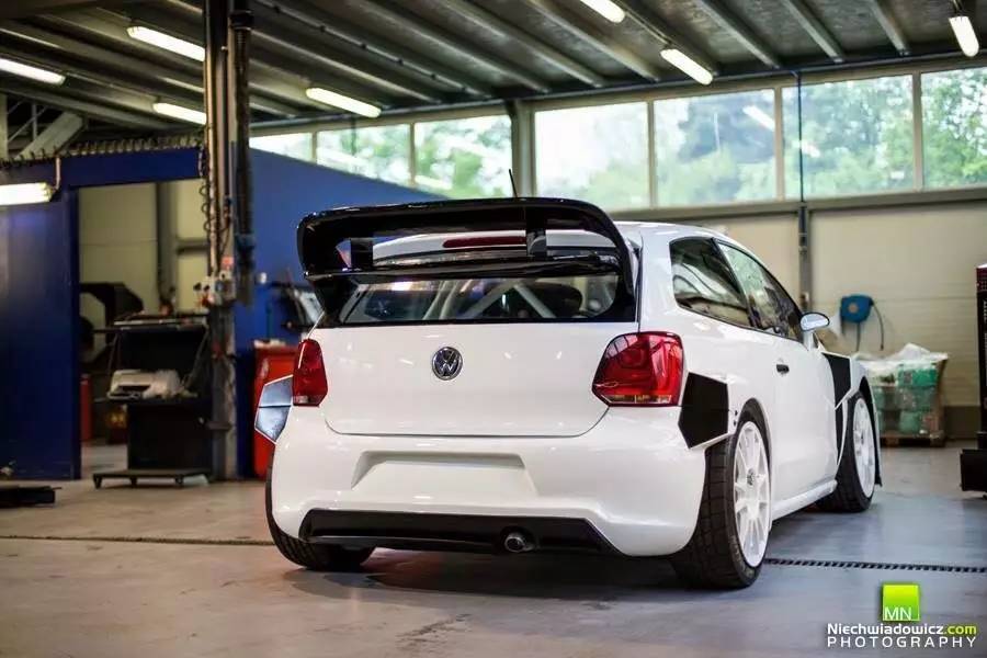 昨天我开三菱EVO输给了大众菠萝！