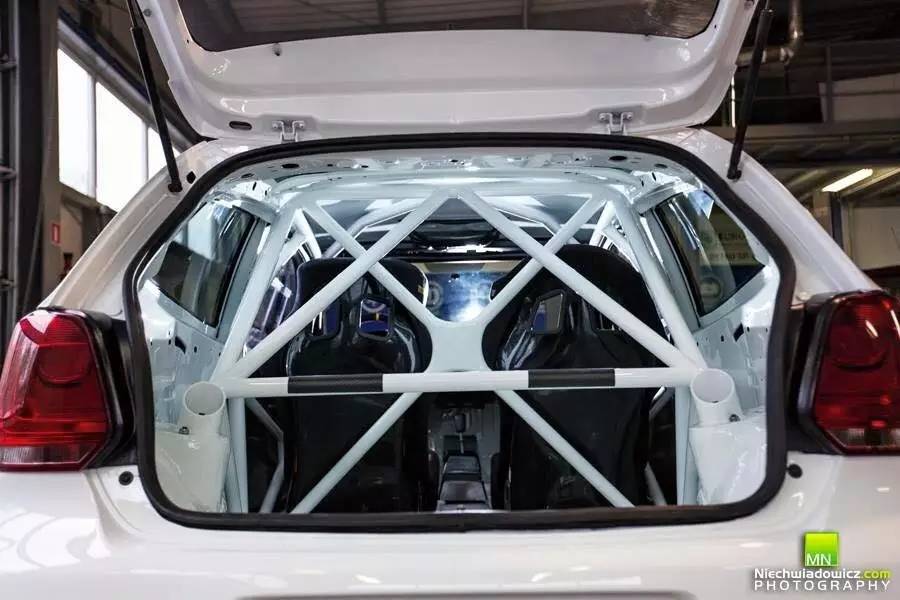 昨天我开三菱EVO输给了大众菠萝！