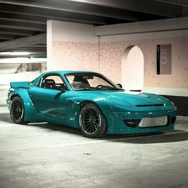 窒息之美 马自达RX-7改装火箭兔宽体套件