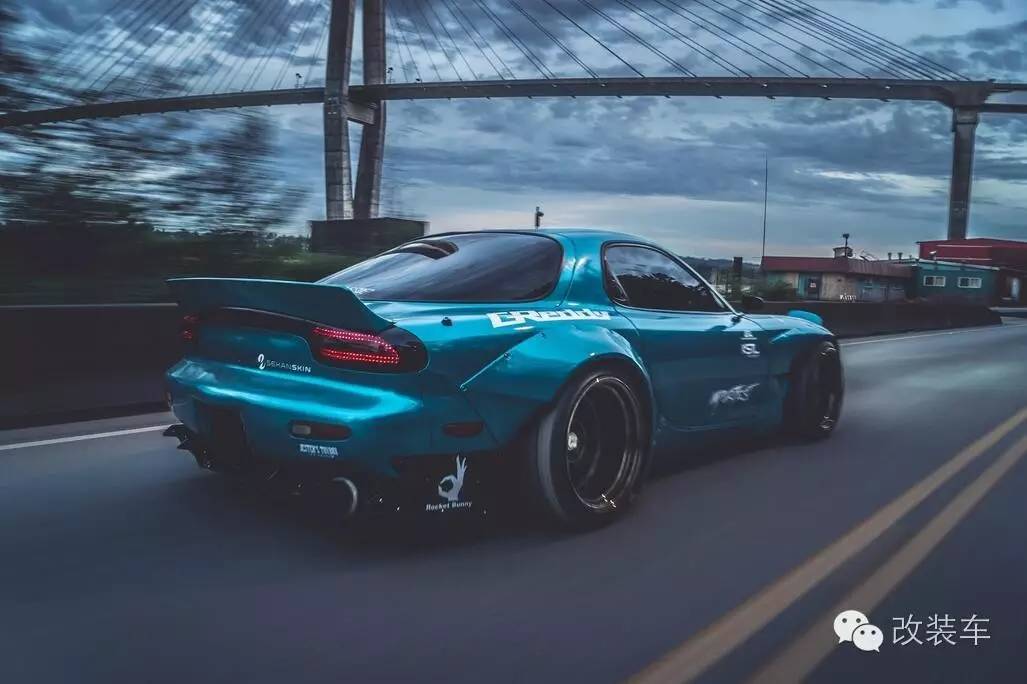 窒息之美 马自达RX-7改装火箭兔宽体套件