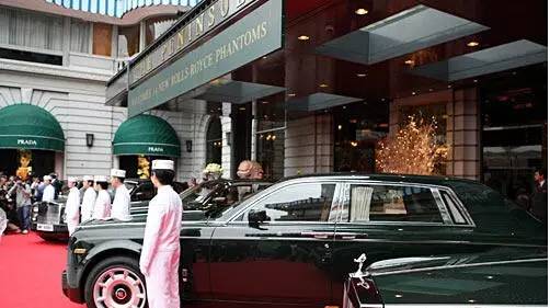 澳门大叔才是人生赢家 幻影车队+模特媳妇