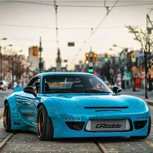 窒息之美 马自达RX-7改装火箭兔宽体套件