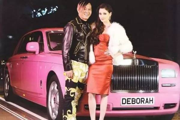 澳门大叔才是人生赢家 幻影车队+模特媳妇