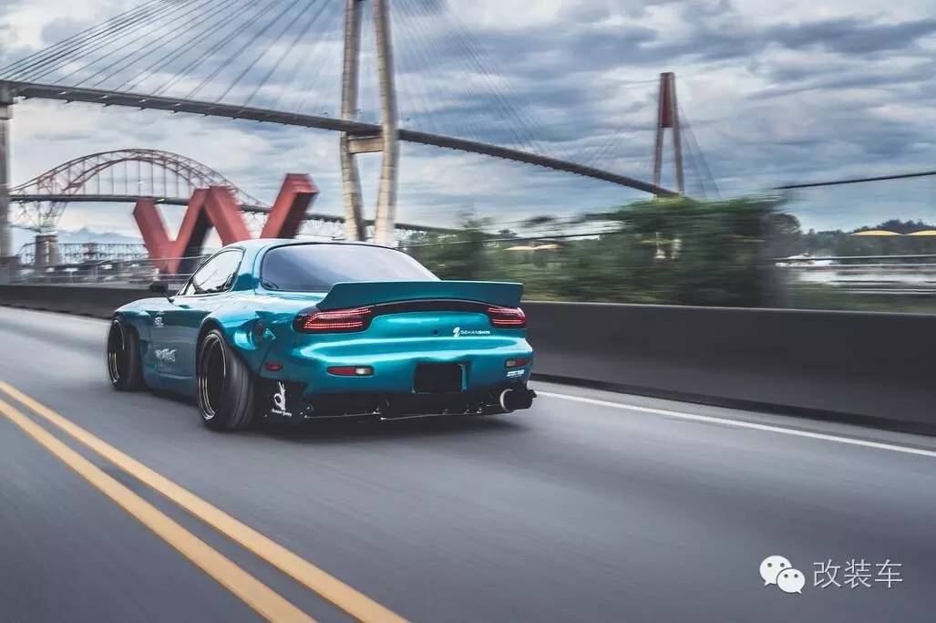 窒息之美 马自达RX-7改装火箭兔宽体套件