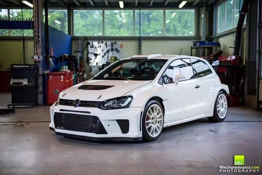 昨天我开三菱EVO输给了大众菠萝！