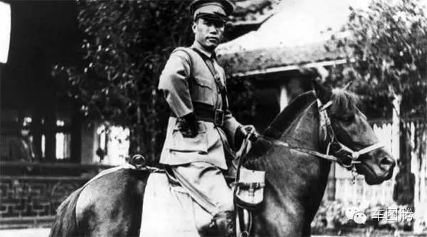 中国汽车为什么靠右行？原来有这么多故事！